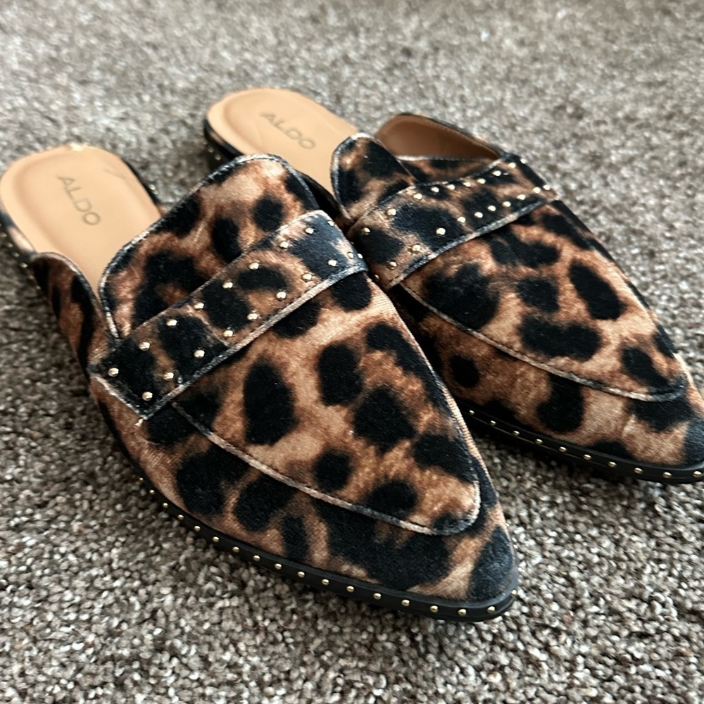 ALDO Leopard Print Studded Mules sz 8
